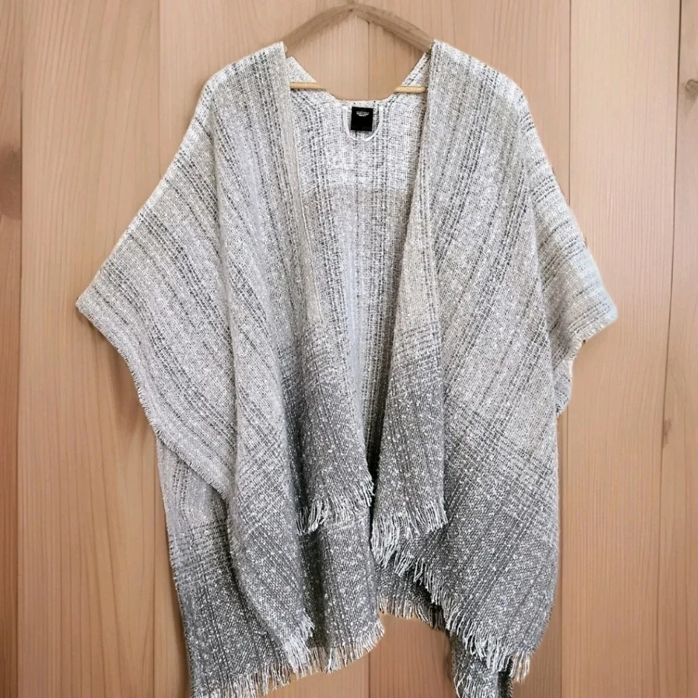 Cejon Graduated Neutral Knit Poncho  Cozy Quiet Luxury Fringed Southwest Boho - Picture 5 of 7